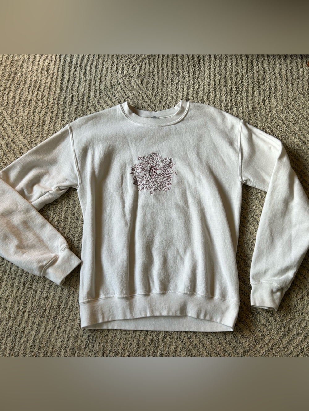 Gildan White Crewneck Sweatshirt with Maroon Floral Emblem